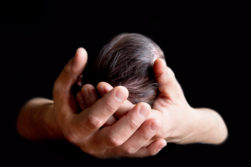 newborn dads hands berwick beconsfield